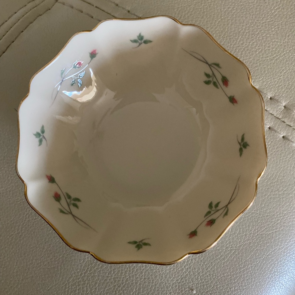 Lenox Rose Manor 24k gold rimmed scalloped bowl
